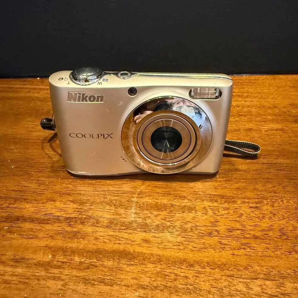 Nikon COOLPIX L22 12.0MP Digital Camera -Champagne silver- tested read condition